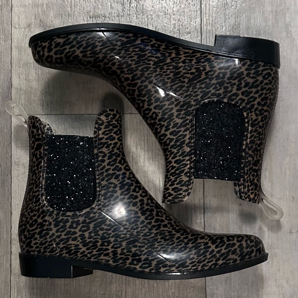 Skechers Black Leopard Print Rain Boots size 10 - barely worn